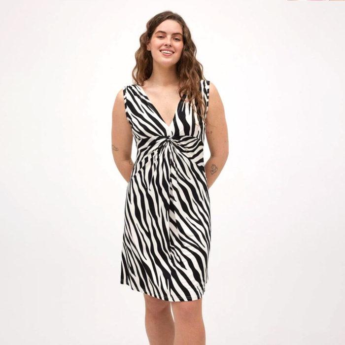 vestido-animal-print-en-escote-v-ysabel-mora